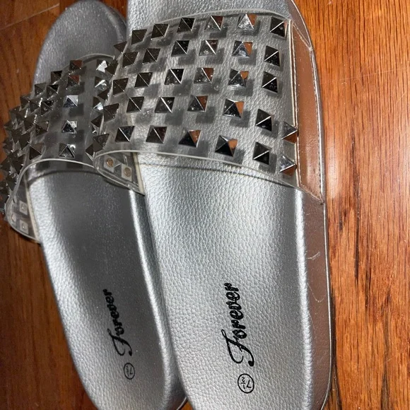 Forever 21 flip flops - Picture 2 of 7